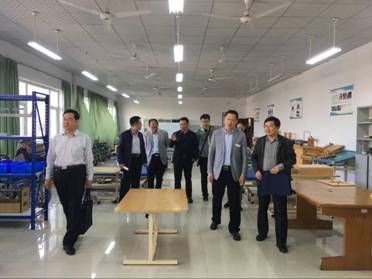 参观针推实训室