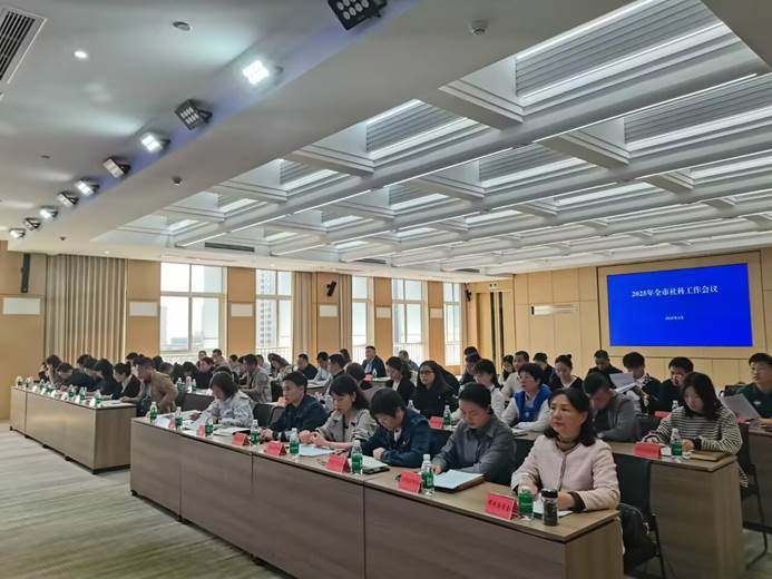 大厅里的人们 AI 生成的内容可能不正确。